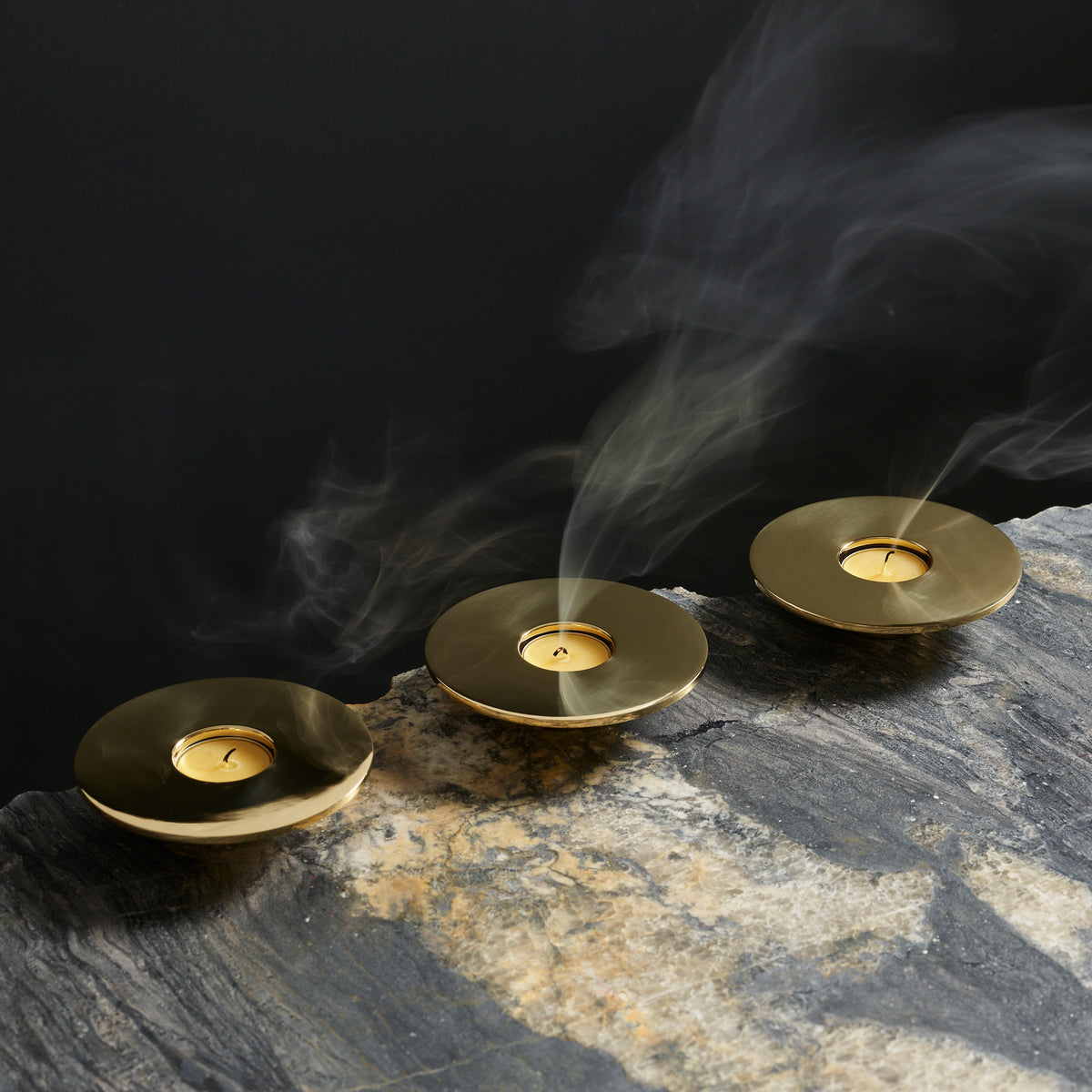 Bougeoir Eclipse en laiton, finition brossée